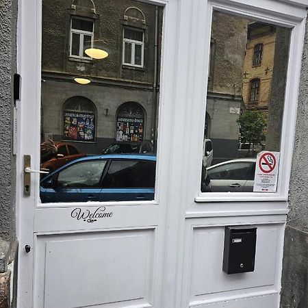 7Dab 8 Contactless Self Check-In Hotell Budapest Exteriör bild