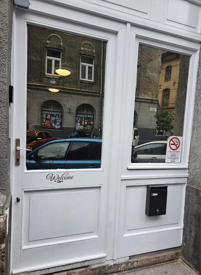 7Dab 8 Contactless Self Check-In Hotell Budapest Exteriör bild
